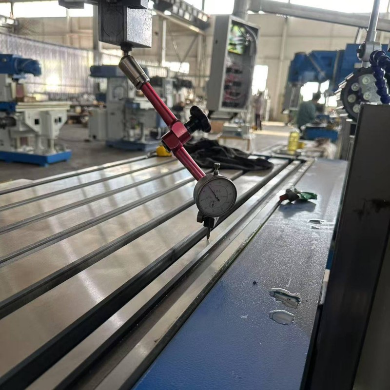 Universal Swivel Head Milling machine