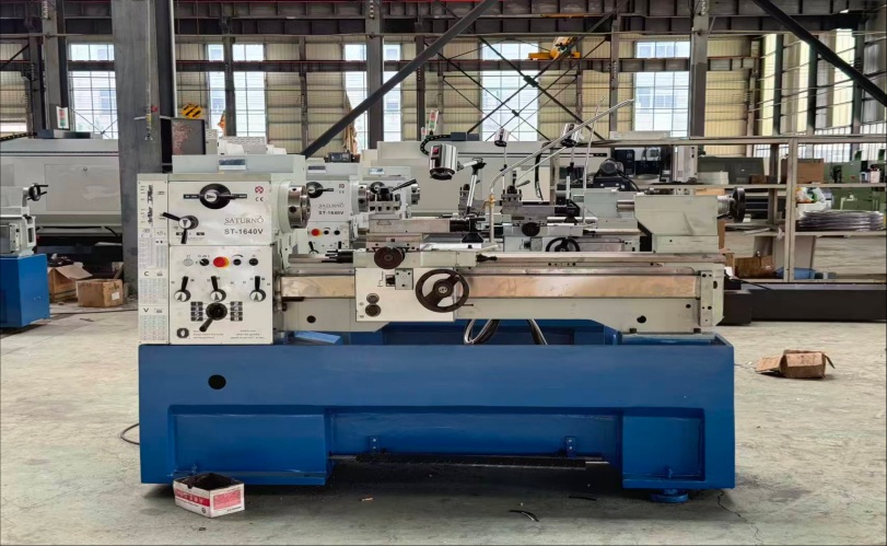 Metal İşleme İçin Üniversal Manuel Yatay Torna Makinesi